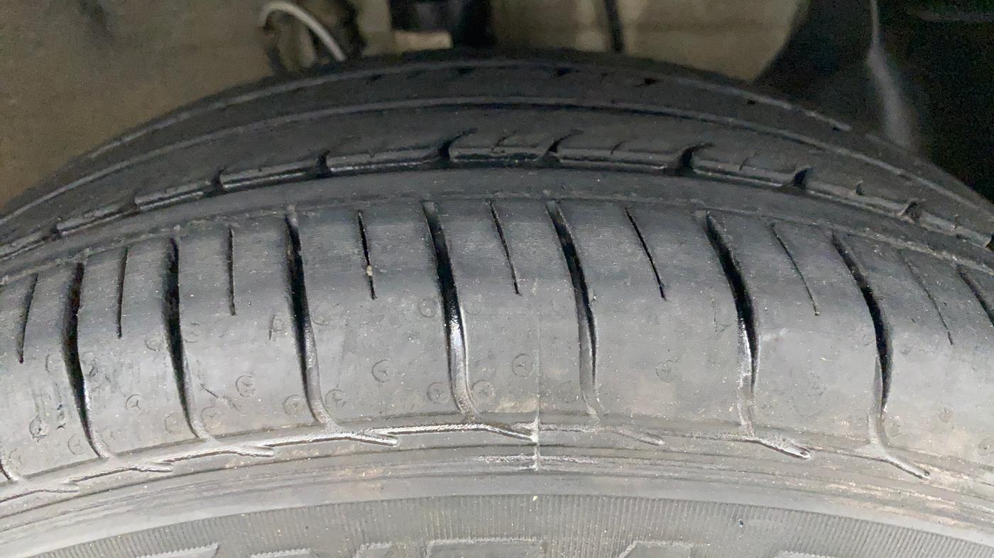 2018 Hyundai Elite i20 Magna Executive 1.2, Petrol, Manual, 9,027 km, Right Front Tyre Tread