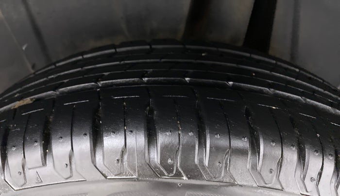2022 Maruti XL6 ALPHA AT SHVS, Petrol, Automatic, 3,606 km, Left Rear Tyre Tread