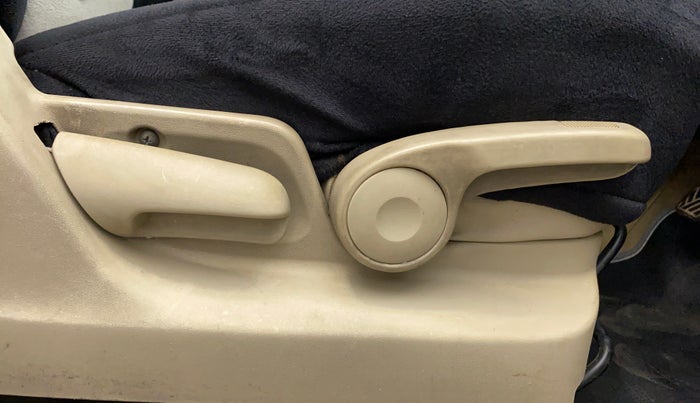 2014 Maruti Ertiga ZDI, Diesel, Manual, 1,84,599 km, Driver Side Adjustment Panel