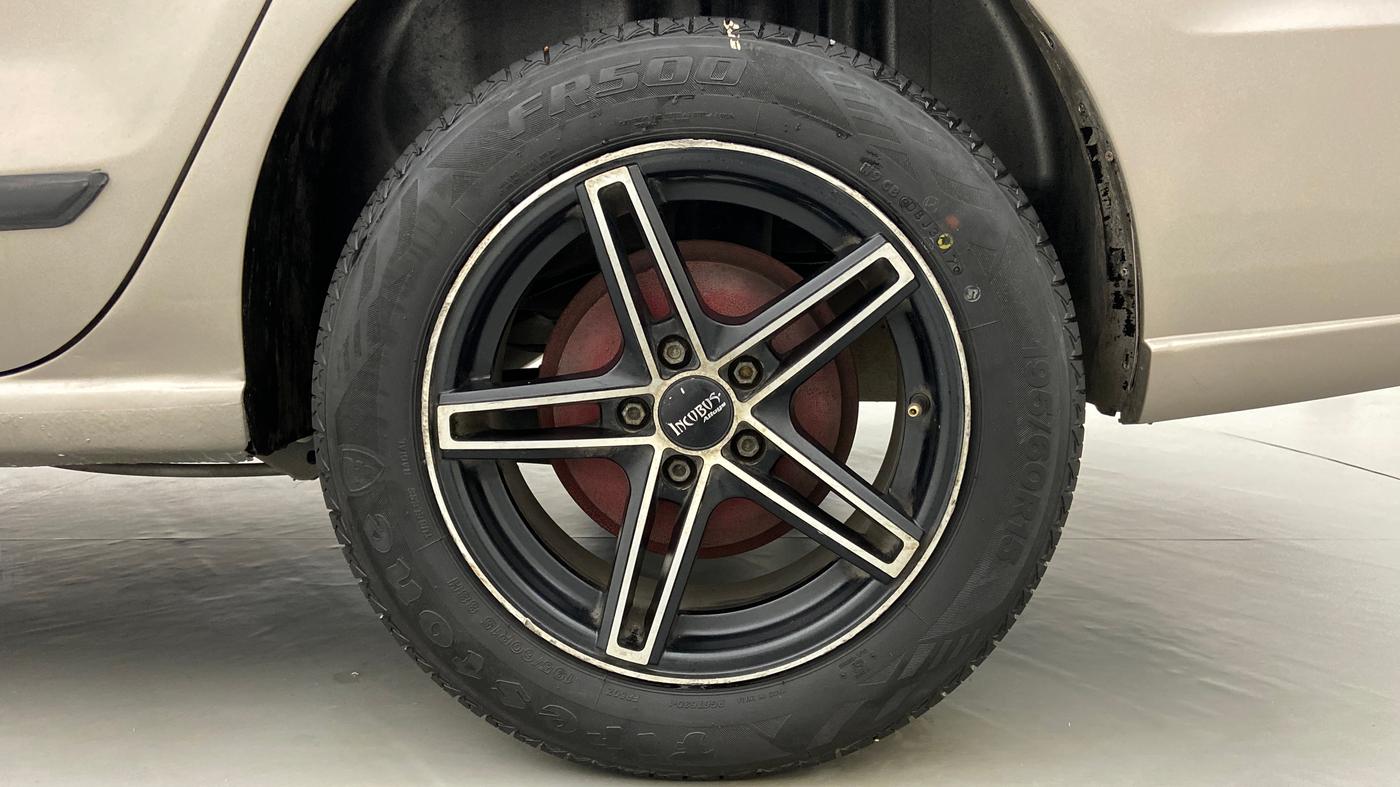 2015 Volkswagen Vento COMFORTLINE MT PETROL, Petrol, Manual, 68,487 km, Left Rear Wheel
