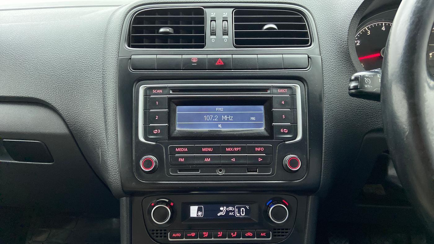 2015 Volkswagen Vento COMFORTLINE MT PETROL, Petrol, Manual, 68,487 km, Air Conditioner