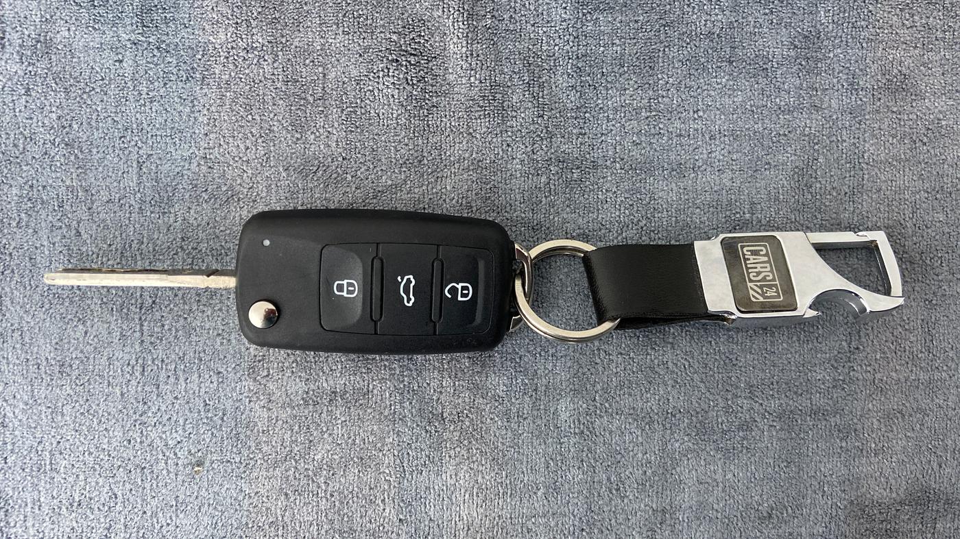2015 Volkswagen Vento COMFORTLINE MT PETROL, Petrol, Manual, 68,487 km, Key Close Up