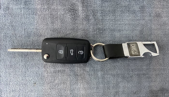2015 Volkswagen Vento COMFORTLINE MT PETROL, Petrol, Manual, 68,487 km, Key Close Up