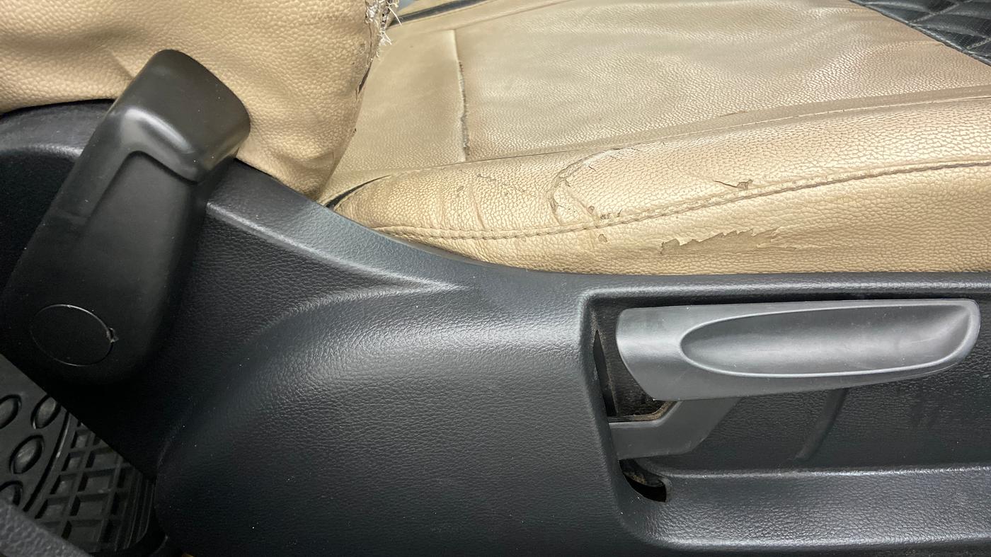 2015 Volkswagen Vento COMFORTLINE MT PETROL, Petrol, Manual, 68,487 km, Driver Side Adjustment Panel