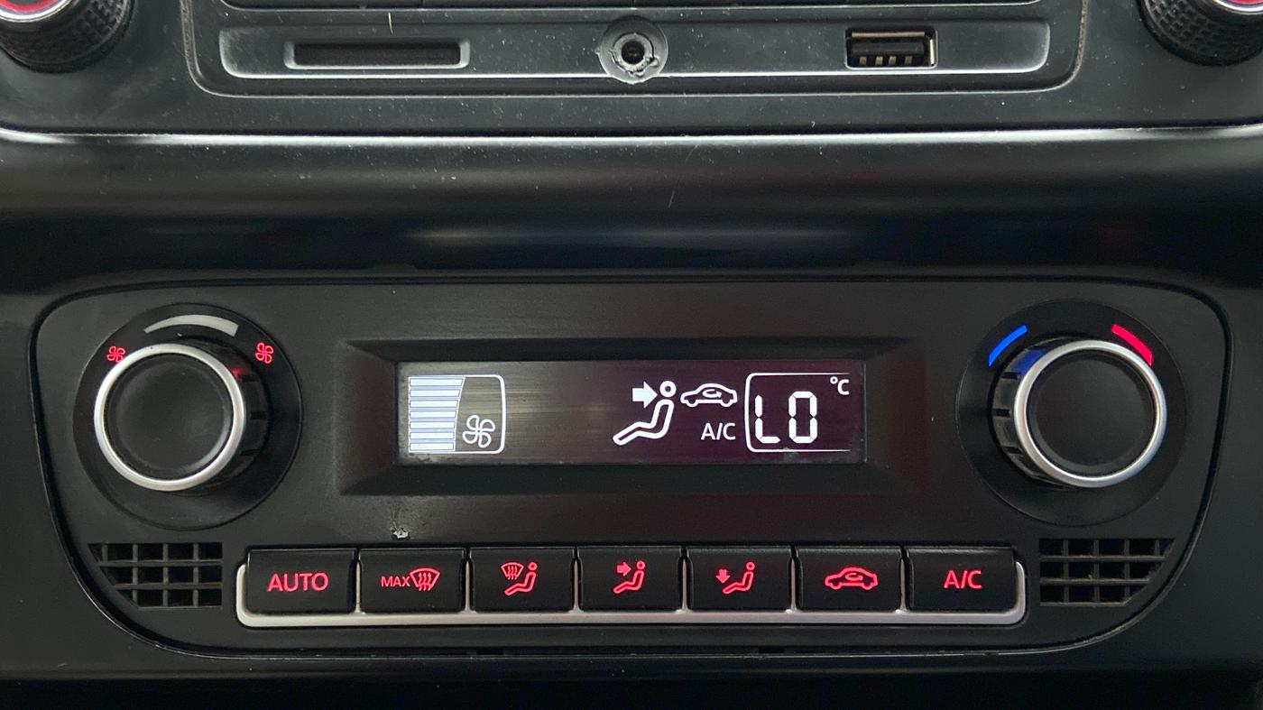 2015 Volkswagen Vento COMFORTLINE MT PETROL, Petrol, Manual, 68,487 km, Automatic Climate Control