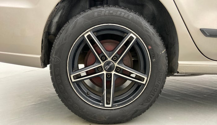 2015 Volkswagen Vento COMFORTLINE MT PETROL, Petrol, Manual, 68,487 km, Right Rear Wheel