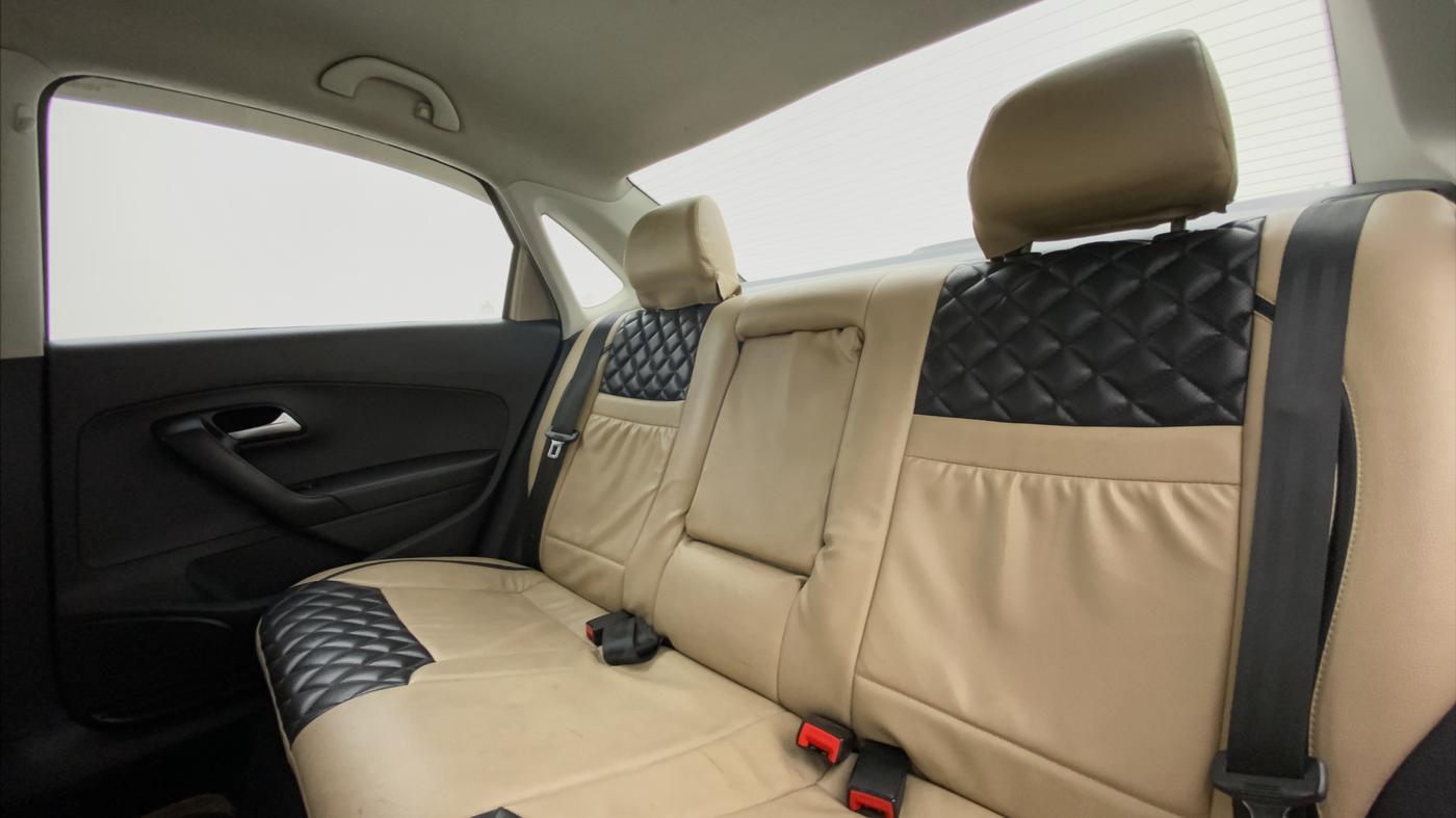 2015 Volkswagen Vento COMFORTLINE MT PETROL, Petrol, Manual, 68,487 km, Right Side Rear Door Cabin