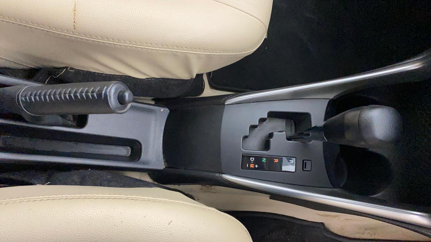 2021 Toyota YARIS J CVT, Petrol, Automatic, 35,613 km, Gear Lever