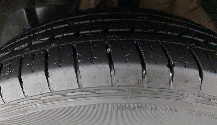2020 MG HECTOR SHARP DCT PETROL, Petrol, Automatic, 25,177 km, Left Front Tyre Tread