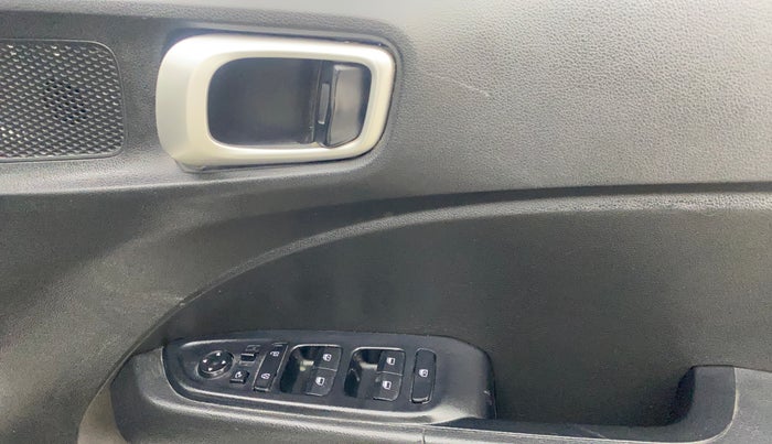 2019 Hyundai VENUE SX PLUS 1.0 TURBO DCT, Petrol, Automatic, 35,184 km, Driver Side Door Panels Control