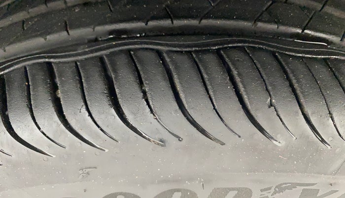 2018 Maruti Dzire ZXI AMT, Petrol, Automatic, 54,399 km, Right Front Tyre Tread