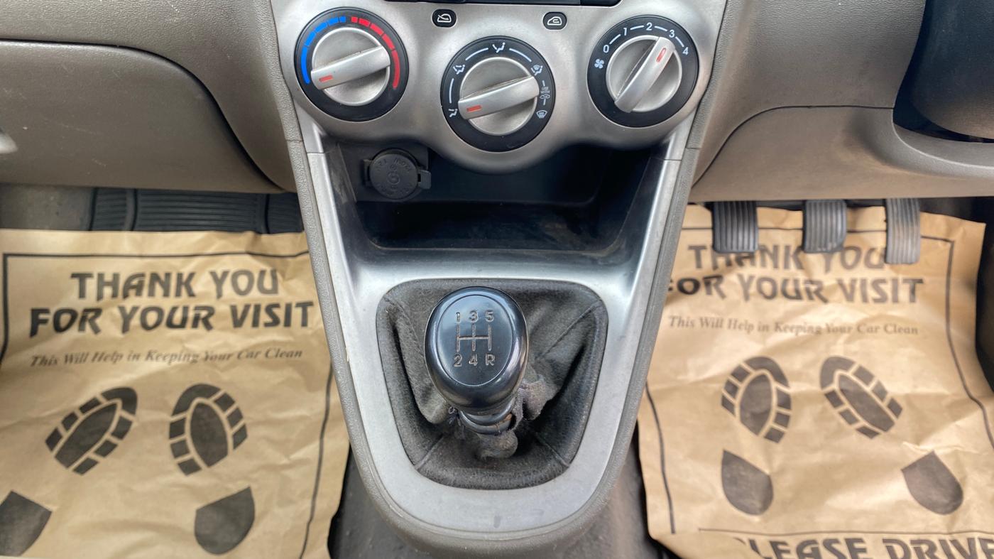 2013 Hyundai i10 MAGNA 1.2, Petrol, Manual, 63,644 km, Gear Lever