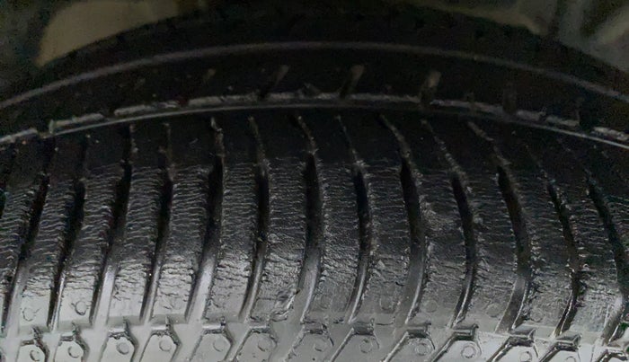 2014 Ford Ecosport 1.5 TITANIUMTDCI OPT, Diesel, Manual, 67,575 km, Right Front Tyre Tread
