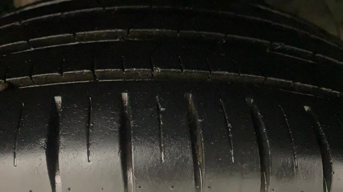 2022 Toyota Glanza V, Petrol, Manual, 32,074 km, Right Front Tyre Tread