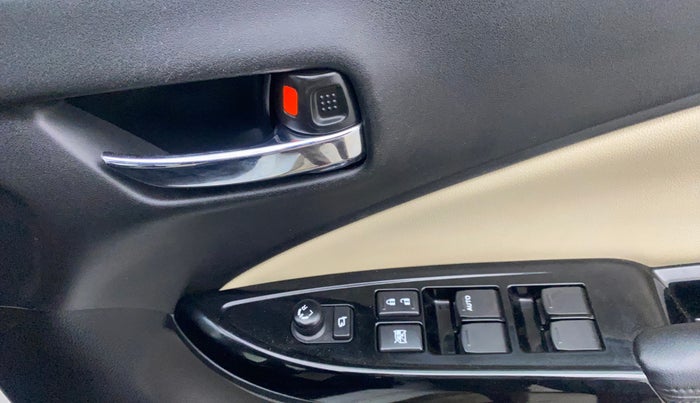 2022 Toyota Glanza V, Petrol, Manual, 32,001 km, Driver Side Door Panels Control