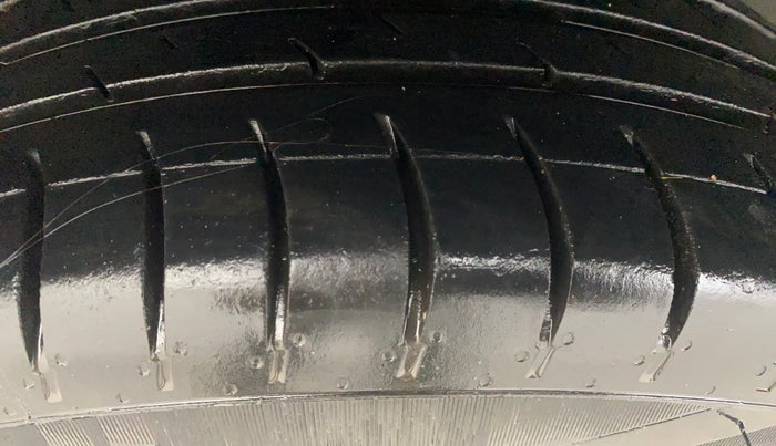 2019 Maruti Swift ZXI AMT, Petrol, Automatic, 1,20,939 km, Right Rear Tyre Tread