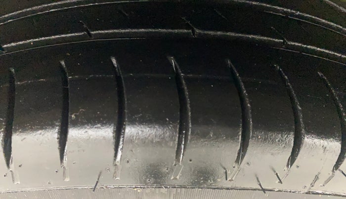 2019 Maruti Swift ZXI AMT, Petrol, Automatic, 1,20,939 km, Left Front Tyre Tread