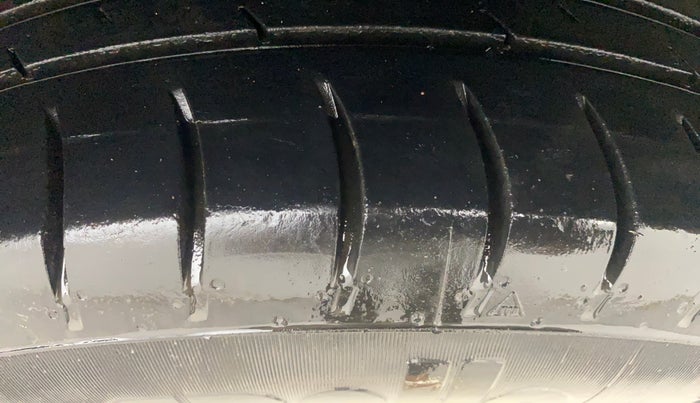 2019 Maruti Swift ZXI AMT, Petrol, Automatic, 1,20,939 km, Left Rear Tyre Tread