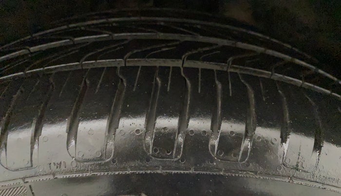 2017 Toyota Corolla Altis VL CVT PETROL, Petrol, Automatic, 61,521 km, Right Front Tyre Tread