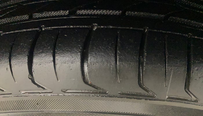 2013 Honda Brio S MT, Petrol, Manual, 62,317 km, Right Front Tyre Tread