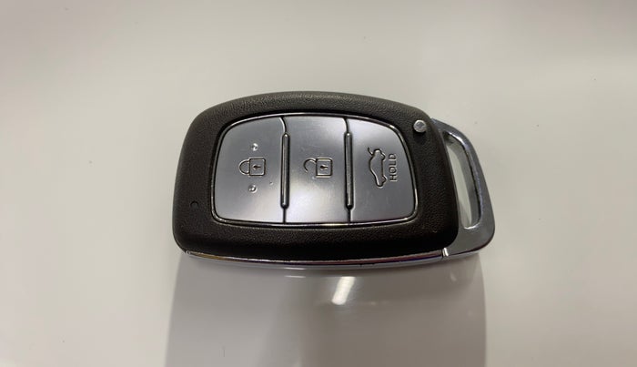 2021 Hyundai AURA SX PLUS 1.2 AMT, Petrol, Automatic, 19,274 km, Key Close Up