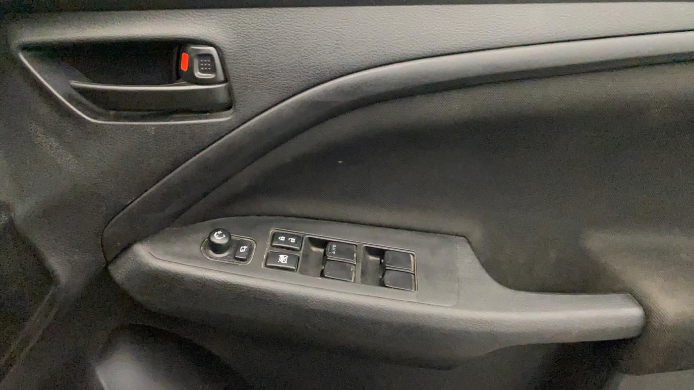 2024 Maruti BREZZA VXI, Petrol, Manual, 30,701 km, Driver Side Door Panels Control
