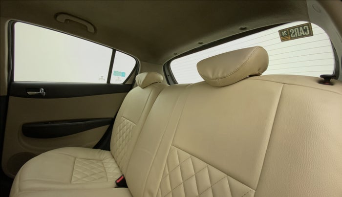 2013 Hyundai i20 SPORTZ 1.2, Petrol, Manual, 83,705 km, Right Side Rear Door Cabin