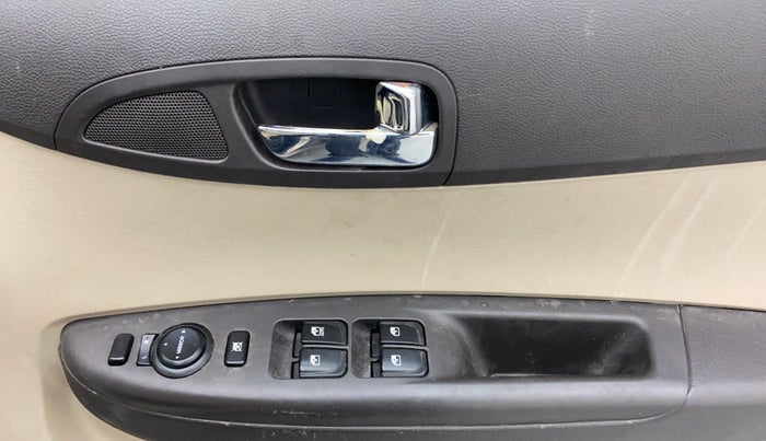 2013 Hyundai i20 SPORTZ 1.2, Petrol, Manual, 83,705 km, Driver Side Door Panels Control