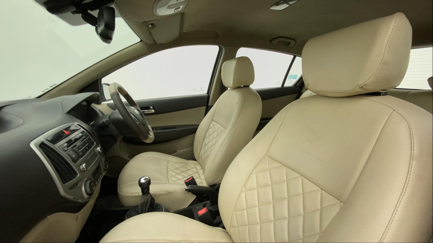 2013 Hyundai i20 SPORTZ 1.2, Petrol, Manual, 83,705 km, Right Side Front Door Cabin