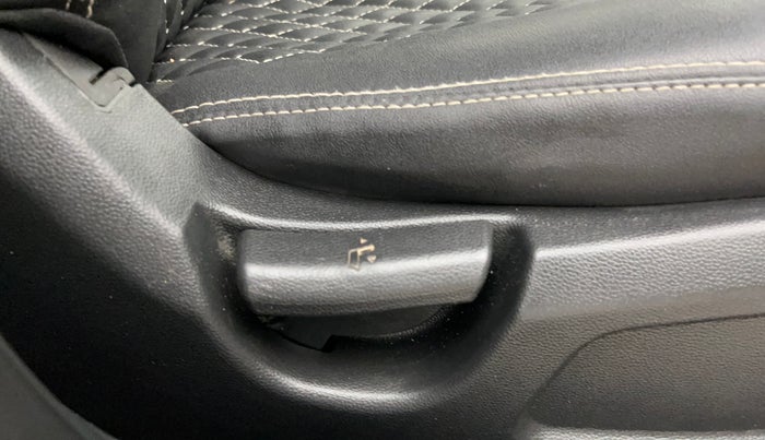 2019 Hyundai Elite i20 MAGNA PLUS 1.2, Petrol, Manual, 40,333 km, Driver Side Adjustment Panel