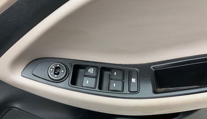 2019 Hyundai Elite i20 MAGNA PLUS 1.2, Petrol, Manual, 40,333 km, Driver Side Door Panels Control