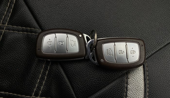 2017 Hyundai Creta SX PLUS 1.6 DIESEL, Diesel, Manual, 95,797 km, Key Close Up