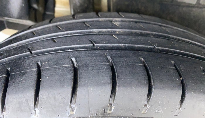 2018 Maruti Dzire VDI, Diesel, Manual, 69,315 km, Right Rear Tyre Tread