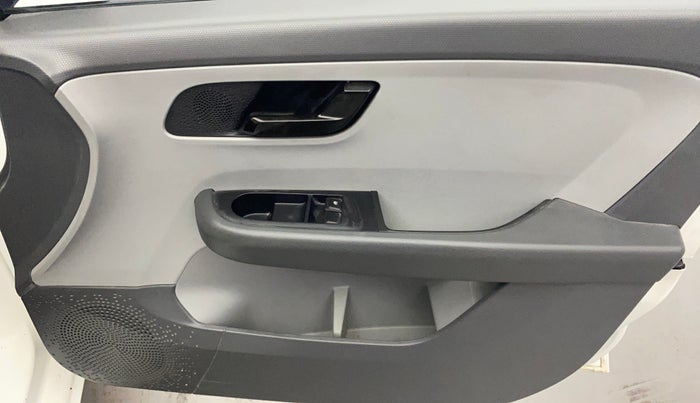 2020 Tata ALTROZ XE PETROL, Petrol, Manual, 72,750 km, Driver Side Door Panels Control