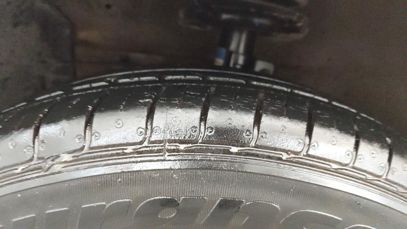 2013 Maruti Swift Dzire ZXI, Petrol, Manual, 48,688 km, Left Front Tyre Tread