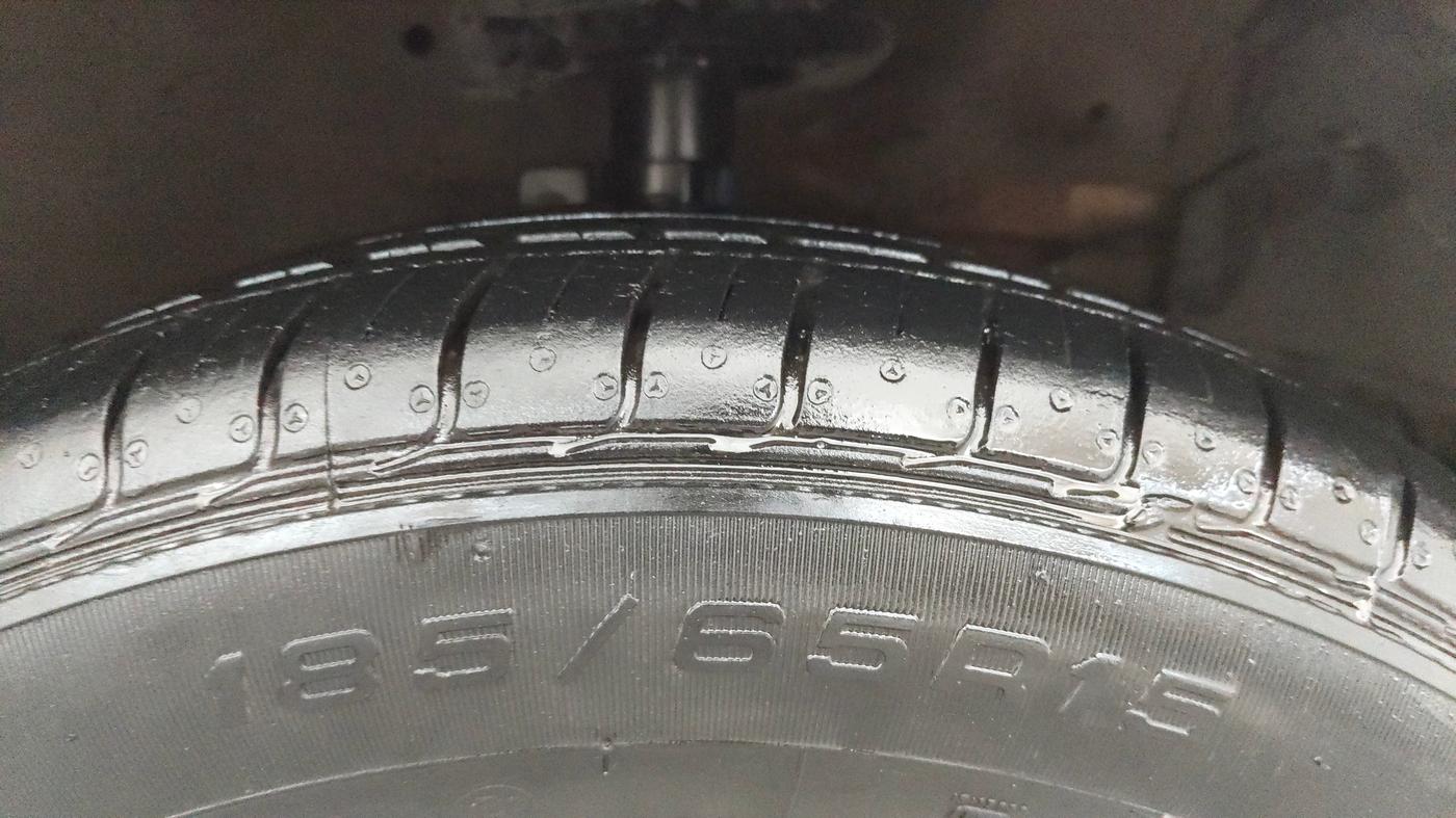 2013 Maruti Swift Dzire ZXI, Petrol, Manual, 48,688 km, Right Front Tyre Tread