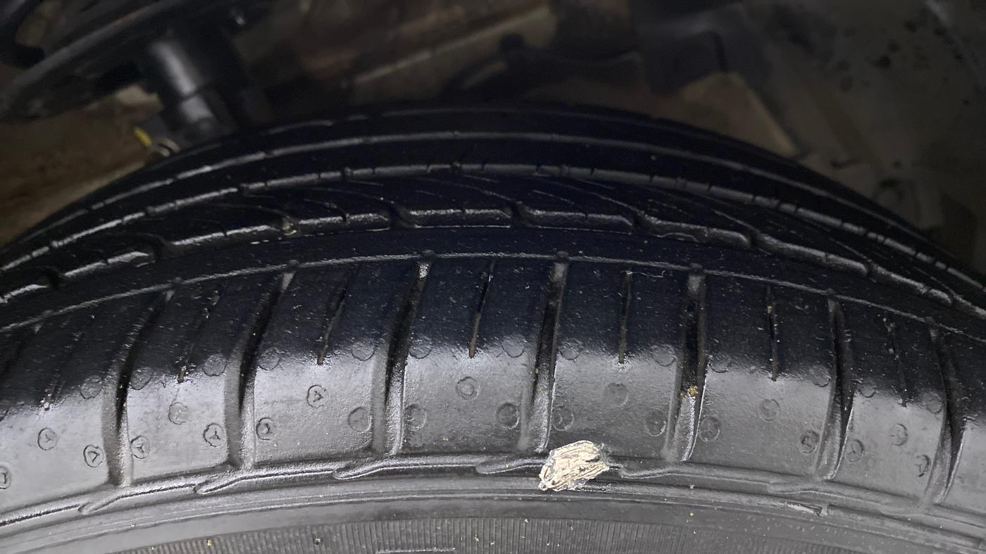 2017 Maruti Ciaz ALPHA 1.4 VVT, Petrol, Manual, 71,000 km, Right Front Tyre Tread