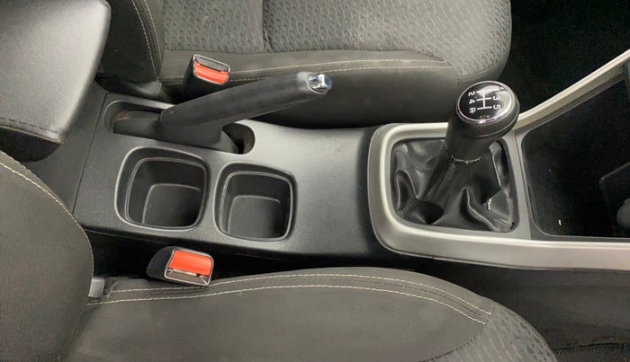 2017 Maruti S Cross ZETA 1.3, Diesel, Manual, 80,301 km, Gear Lever