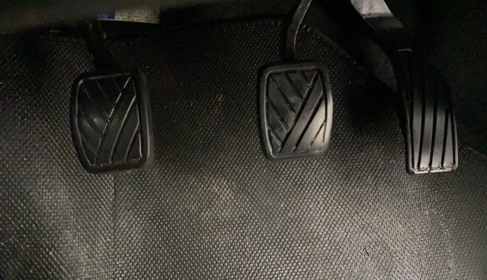 2017 Maruti S Cross ZETA 1.3, Diesel, Manual, 80,301 km, Pedals