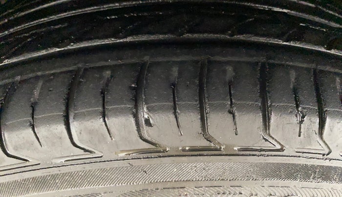 2017 Maruti S Cross ZETA 1.3, Diesel, Manual, 80,301 km, Left Front Tyre Tread