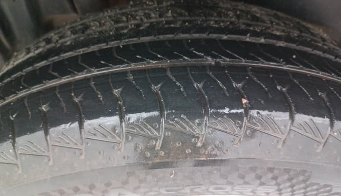 2023 Maruti Grand Vitara ZETA SMART HYBRID, Petrol, Manual, 75,975 km, Right Rear Tyre Tread