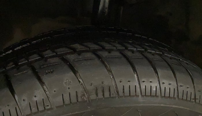 2015 Toyota Etios Liva G, Petrol, Manual, 20,502 km, Left Front Tyre Tread