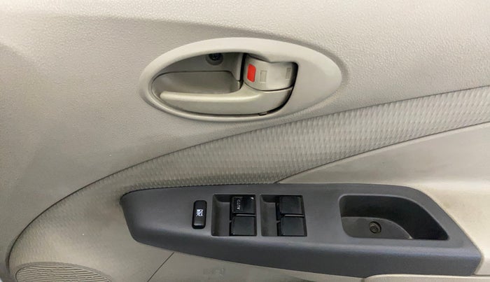 2015 Toyota Etios Liva G, Petrol, Manual, 20,502 km, Driver Side Door Panels Control