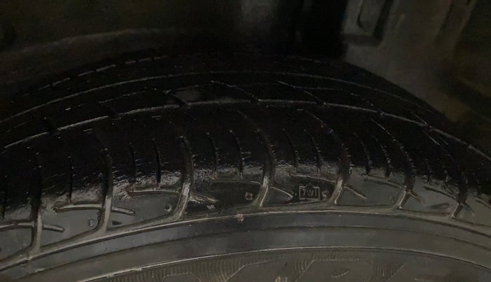 2015 Toyota Etios Liva G, Petrol, Manual, 20,502 km, Left Rear Tyre Tread