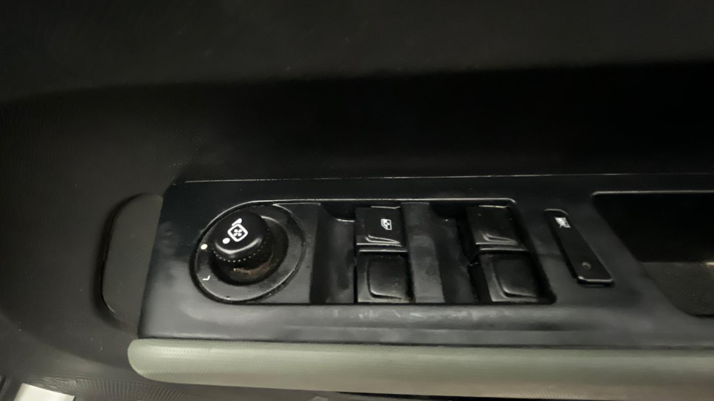 2024 Tata PUNCH Adventure (S) iCNG, CNG, Manual, 44,349 km, Driver Side Door Panels Control