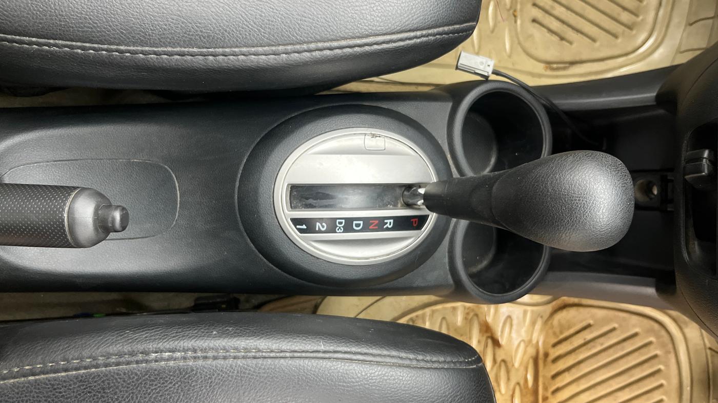 2015 Honda Brio VX AT, Petrol, Automatic, 27,749 km, Gear Lever