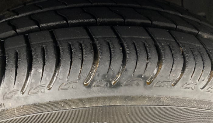 2014 Hyundai Grand i10 MAGNA 1.2 KAPPA VTVT, Petrol, Manual, 39,163 km, Right Front Tyre Tread