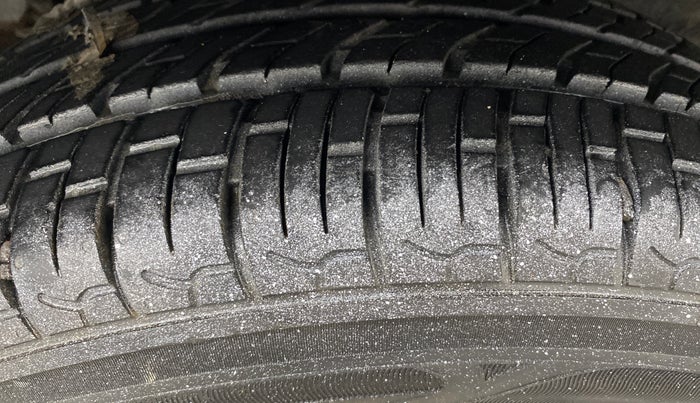 2014 Hyundai Grand i10 MAGNA 1.2 KAPPA VTVT, Petrol, Manual, 39,163 km, Right Rear Tyre Tread