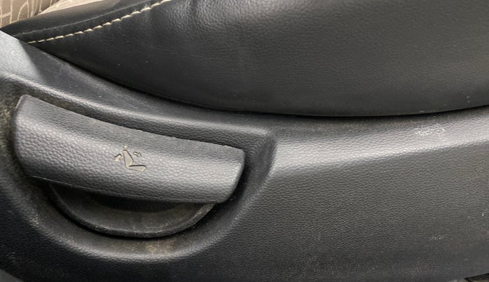 2014 Hyundai Grand i10 MAGNA 1.2 KAPPA VTVT, Petrol, Manual, 39,163 km, Driver Side Adjustment Panel