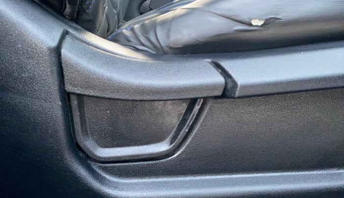 2023 Hyundai NEW I20 MAGNA 1.2 MT, Petrol, Manual, 39,296 km, Driver Side Adjustment Panel